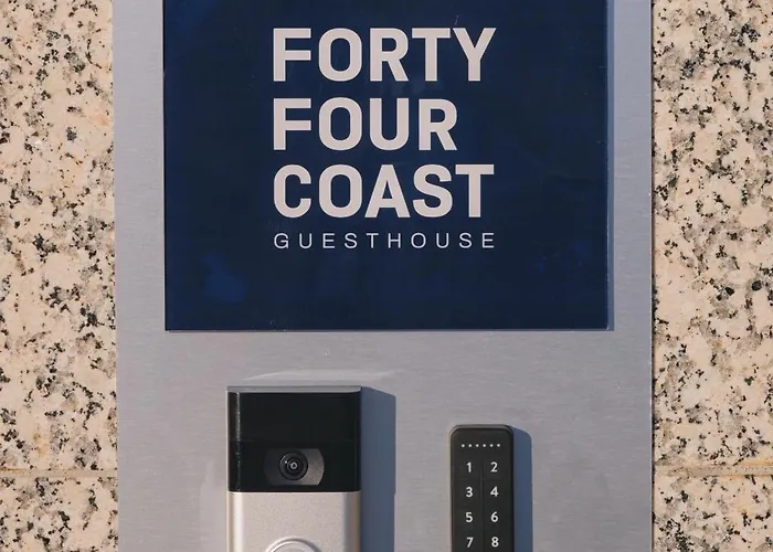 44 Forty Four Coast - By Double Ninety Pensión