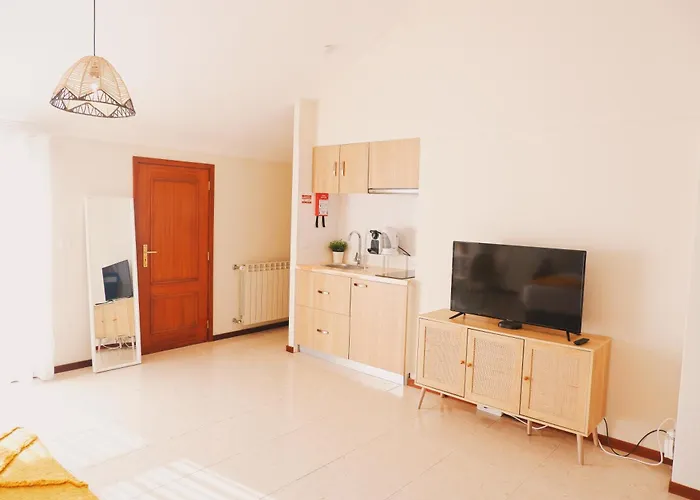 44 Forty Four Coast - By Double Ninety 4*